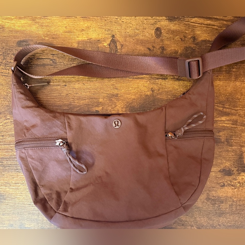 Lululemon Slouchy Sling Bag 6L